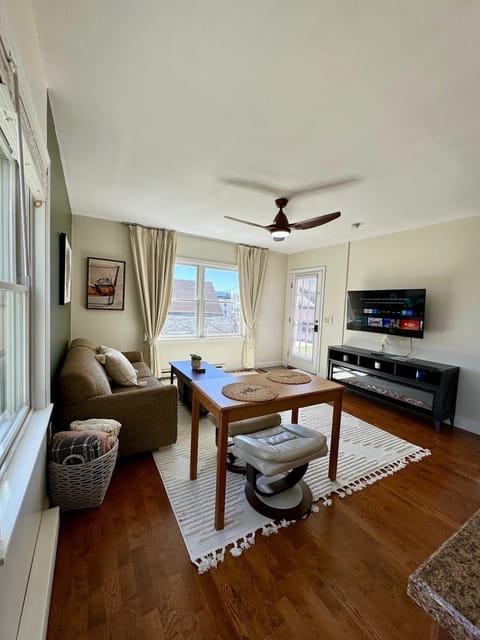 Economy Apartment, Courtyard View | Living area