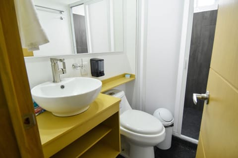 Single Room | Bathroom | Shower, towels, soap, shampoo