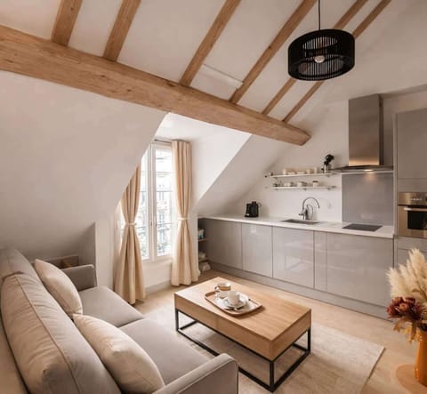 Open-kitchen & lounge area 