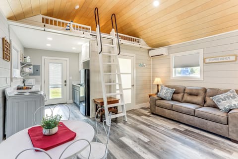 Mountain Home Vacation Rental | Studio | 1BA | 500 Sq Ft | 1 Step to Enter