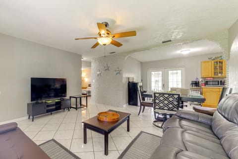 Miramar Vacation Rental | 2BR | 1BA | 1,026 Sq Ft | 1 Step to Access