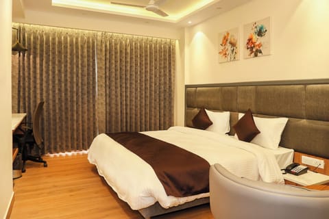 Blackout drapes, iron/ironing board, free WiFi
