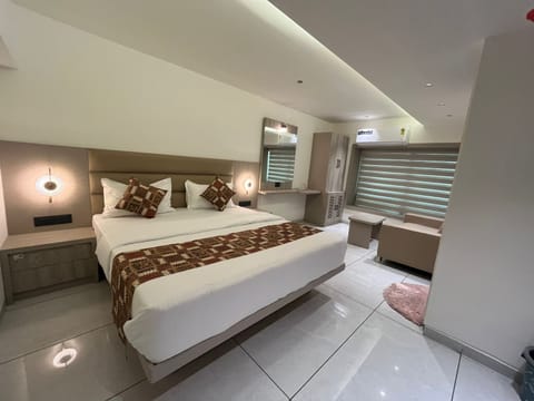 Deluxe Double Room, City View