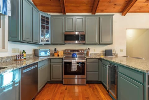 Sure, dining out is fun, but nothing beats your own vacation kitchen! Spacious, stylish, and fully equipped, it’s the perfect recipe for great meals (and even better company).