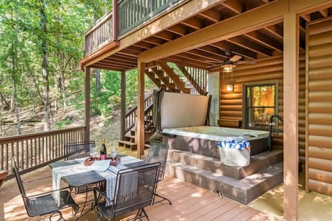 TERRACE DECK DINING TABLE & COVERED SPA VIEW
