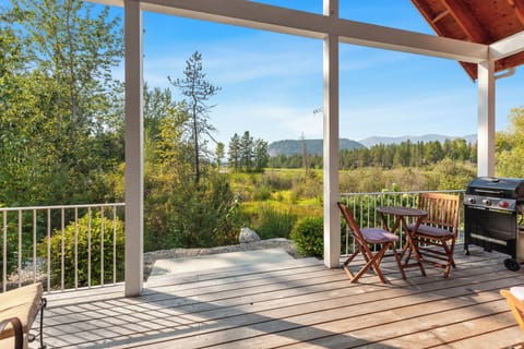 Porch with BBQ and sitting area - Porch with BBQ and sitting area
