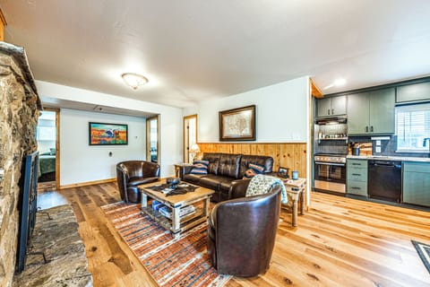 House (2 Bedrooms) | Interior