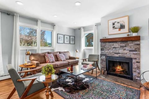 【Living Room】Wood-burning fireplace and mountain light — the after-ski gathering spot