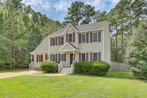 Richmond Vacation Rental | 4BR | 2.5BA | 1,926 Sq Ft | Stairs Required