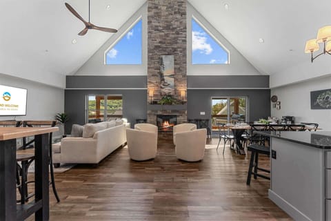 House, Multiple Beds, Hot Tub, Mountain View (Green Wood Getaway) | Interior