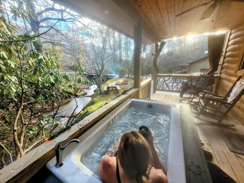 Outdoor spa tub