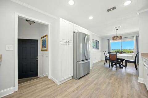 House, Multiple Beds, Patio, River View (The Heron House) | Dining