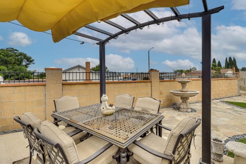 Fountain Valley Vacation Rental | 2BR | 2BA | 900 Sq Ft | Step-Free Access