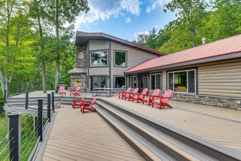Cameron Vacation Rental | 6BR | 3.5BA | 5,110 Sq Ft | 2 Steps for Access