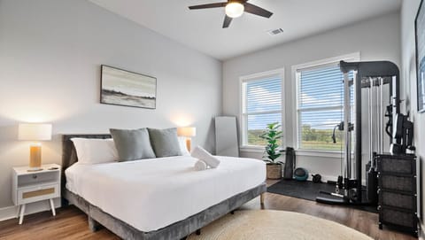 King suite with Centr 2 gym & Capstone mirror.