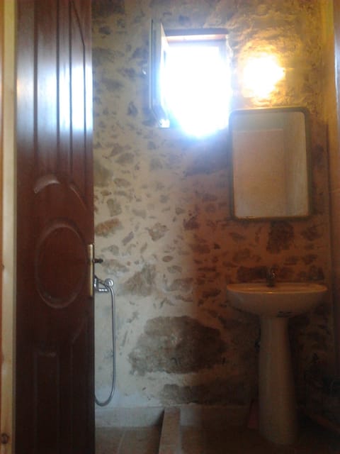 House, 1 Bedroom | Bathroom | Shower, hair dryer, towels, soap