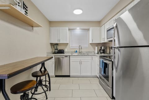 Kitchen with breakfast bar