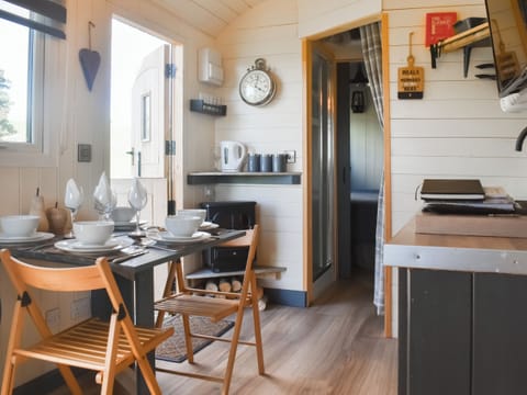 Interior | Shepherds Hut - Hillcrest, Ribble Valley-Forest of Bowland 