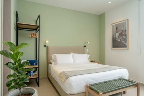 Cozy bedroom with queen bed