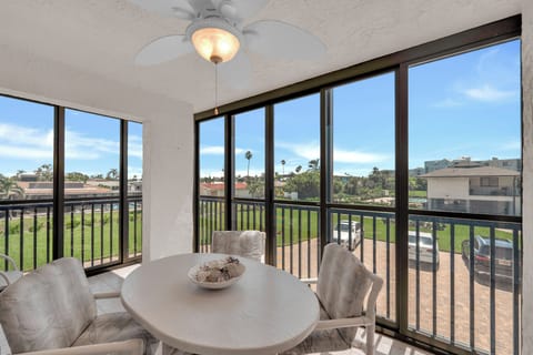 Dining for 4 on the wrap around, screened in lanai