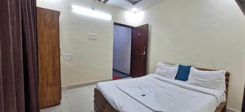 Deluxe Room | Egyptian cotton sheets, premium bedding, in-room safe, free WiFi