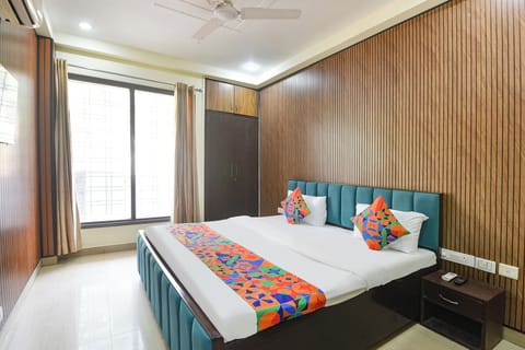 Egyptian cotton sheets, premium bedding, in-room safe, free WiFi