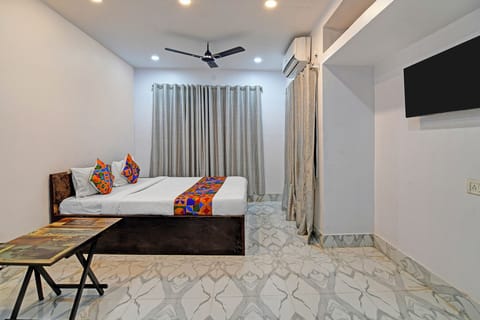 Family Room | Egyptian cotton sheets, premium bedding, in-room safe, free WiFi