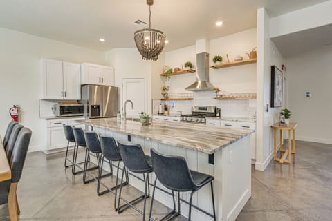 House (5 Bedrooms) | Interior