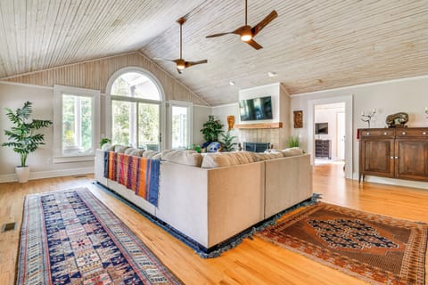 House (5 Bedrooms) | Interior