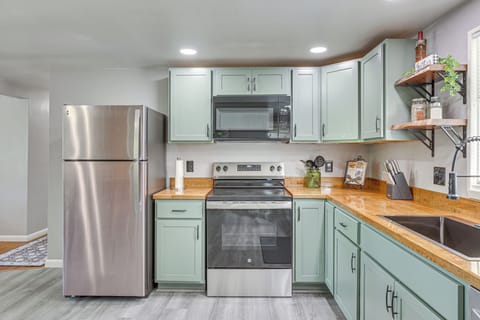 House (3 Bedrooms) | Interior