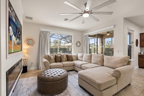 4123 Oaktree Drive (3).jpg