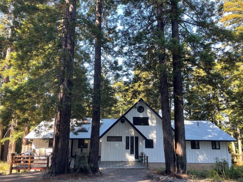 Front entrance to home - no neighbors!