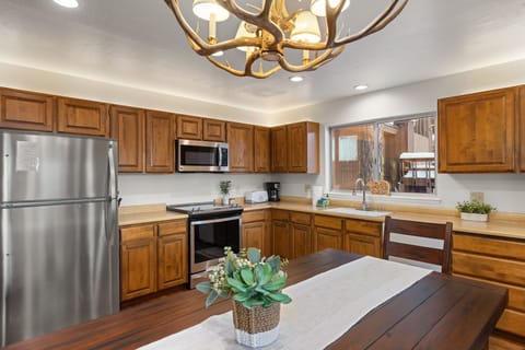 Dining & Kitchen Area