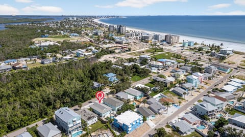 One block to the powered sugar sands of Fort Myers Beach