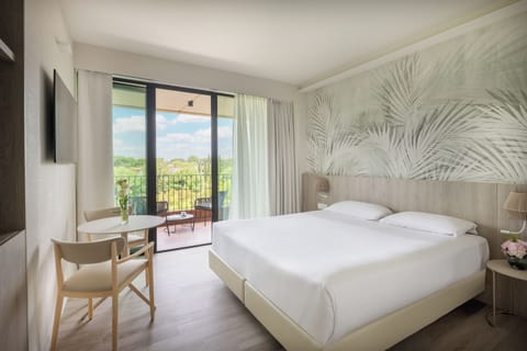 Hypo-allergenic bedding, down comforters, minibar, in-room safe