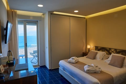 Superior Double Room, 1 Double or 2 Twin Beds, Balcony, Sea View | In-room safe, desk, free WiFi, bed sheets