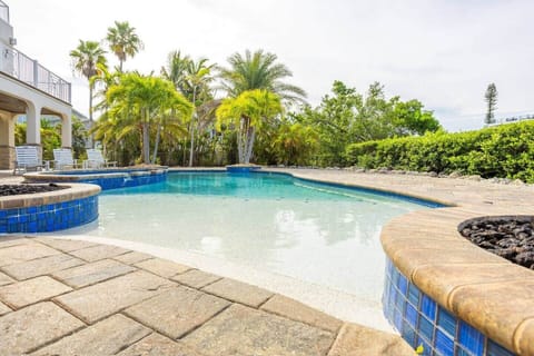 Beach-style pool entry