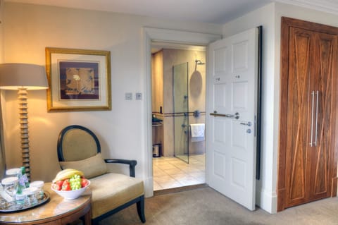 Executive Double Room, 1 Bedroom | Premium bedding, Select Comfort beds, in-room safe, iron/ironing board