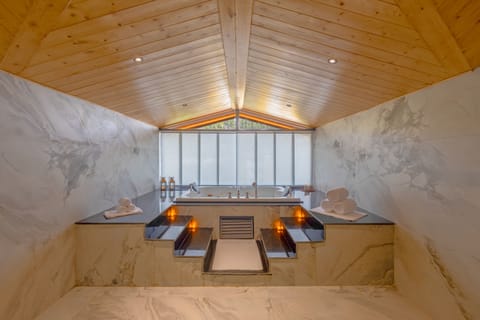 Private spa tub