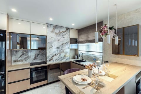 Comfort Apartment, Balcony, City View | Private kitchen | Full-size fridge, microwave, oven, stovetop