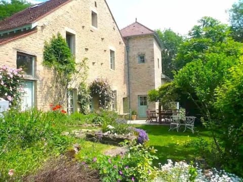 Extérieur clos de fougères - copie