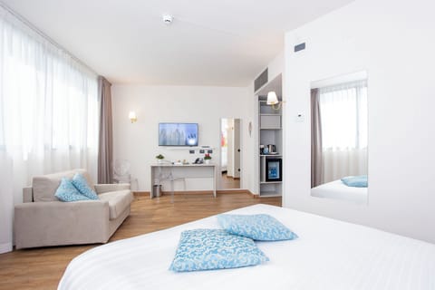 Deluxe Double Room, Garden View | Soundproofing, free WiFi