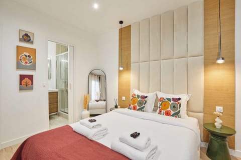 Apartment | Laptop workspace, iron/ironing board, bed sheets
