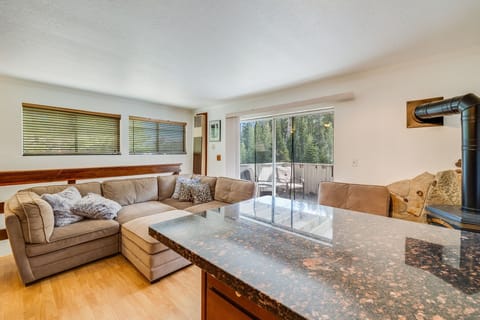 Condo, 2 Bedrooms | Living area | Smart TV