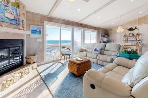 House, Multiple Beds (Barefoot Beach Beach House) | Living area