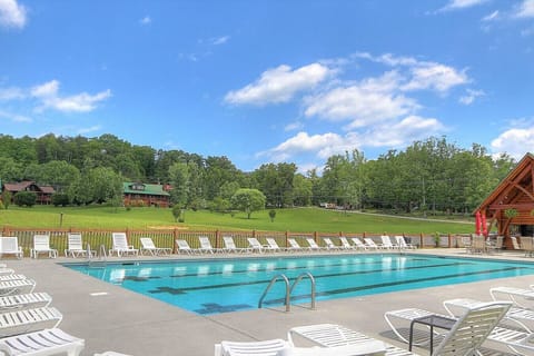 Guests at A Piece of Heaven will receive access to Honeysuckle Meadows Pool. This includes the year-round fishing pond and seasonal swimming pool & deli. There is also a covered picnic pavilion. The pool is located 3.3 miles from the cabin.