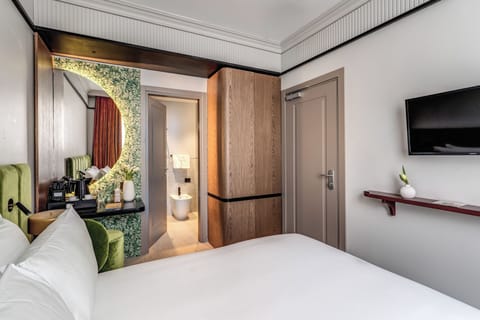 Economy Double Room | Minibar, in-room safe, soundproofing, iron/ironing board