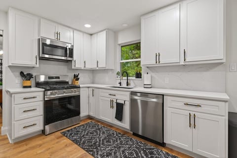 Discover a beautifully remodeled open-concept kitchen with new appliances, quartz countertops, and backsplash. Perfect for cooking, entertaining, and relaxing, it combines modern style and seamless functionality for your ultimate comfort and convenience.