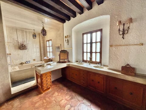 Superior Room | Bathroom | Towels, soap, shampoo, toilet paper