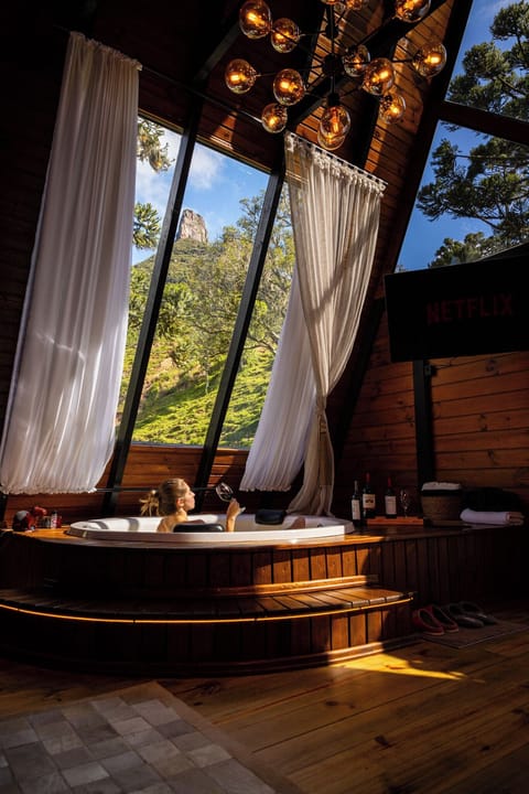 Comfort Chalet | Private spa tub